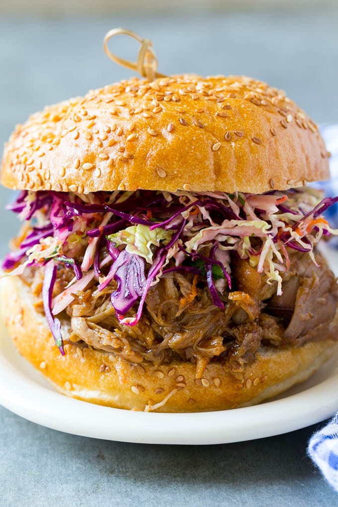 Effortless Slow Cooker Pulled Pork Sandwiches: Set & Forget Perfection